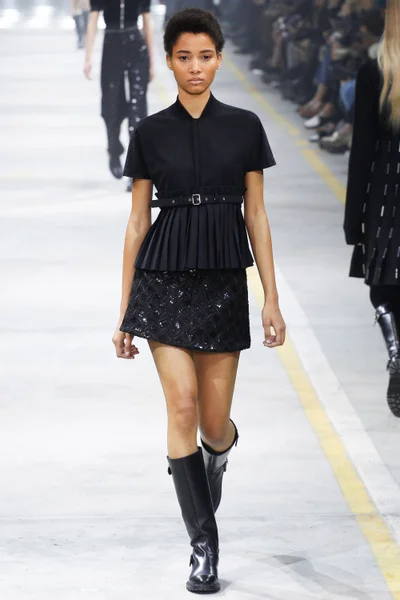 Look 19
